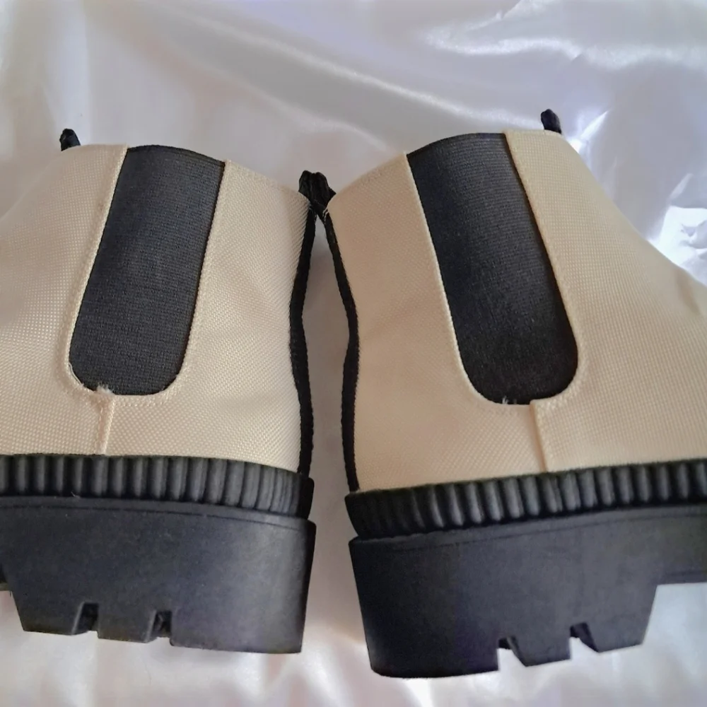 Marc Fisher Ltd Morgan Lug Soles Boots Woman's 8.5 NWOT Ivory/Black